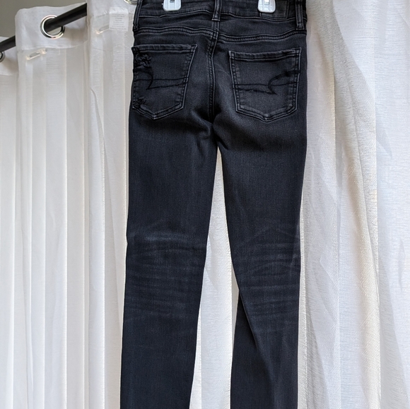AMERICAN EAGLE BLACK DISTRESSED JEANS - Picture 4 of 6